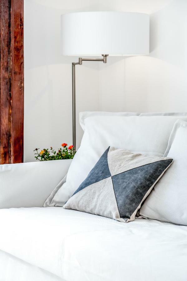 Apartment Light Filled Typical At Alfama, By Timecooler Lisbon